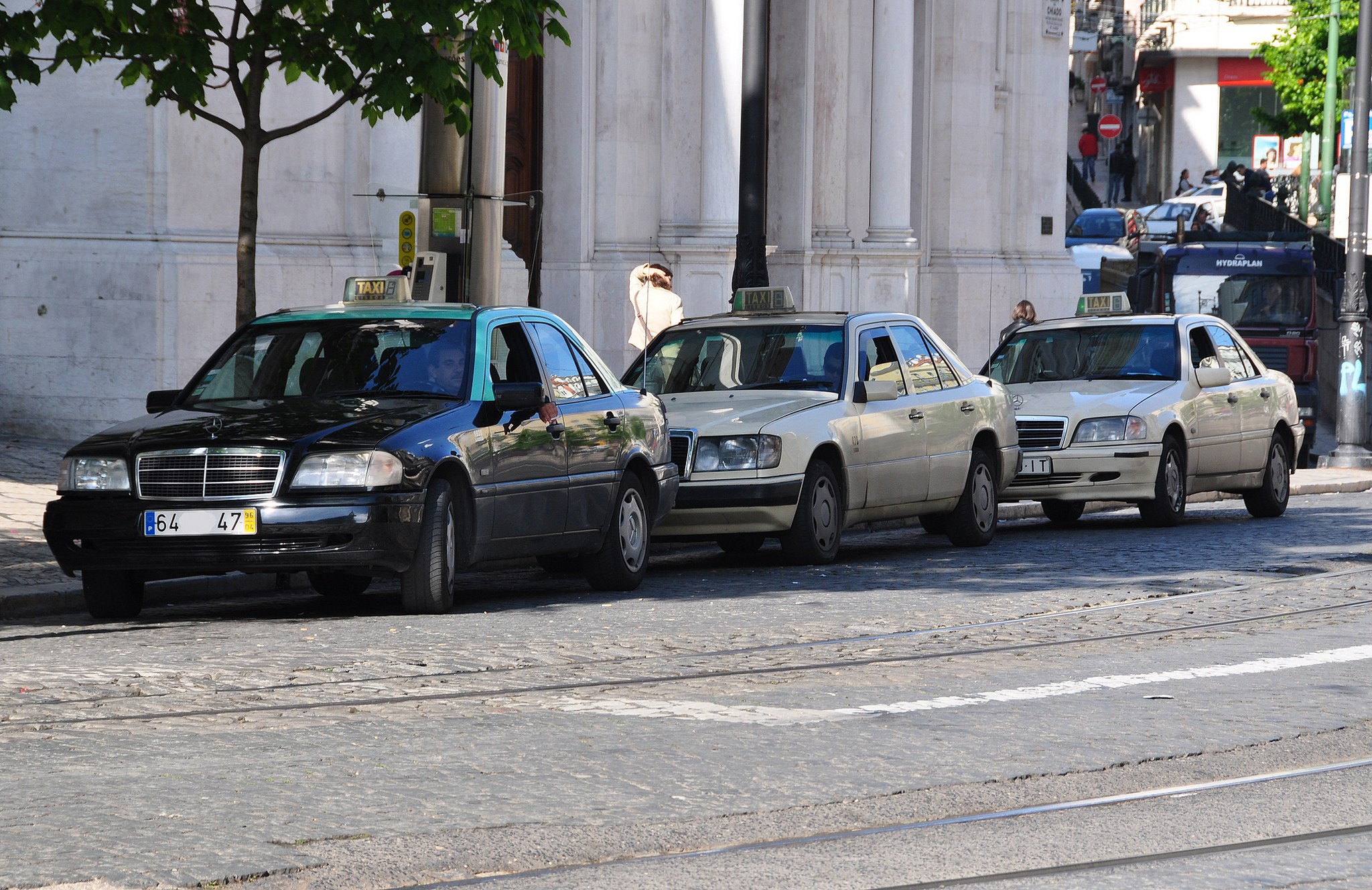 Lisbon taxis - flickr photo of baffalie